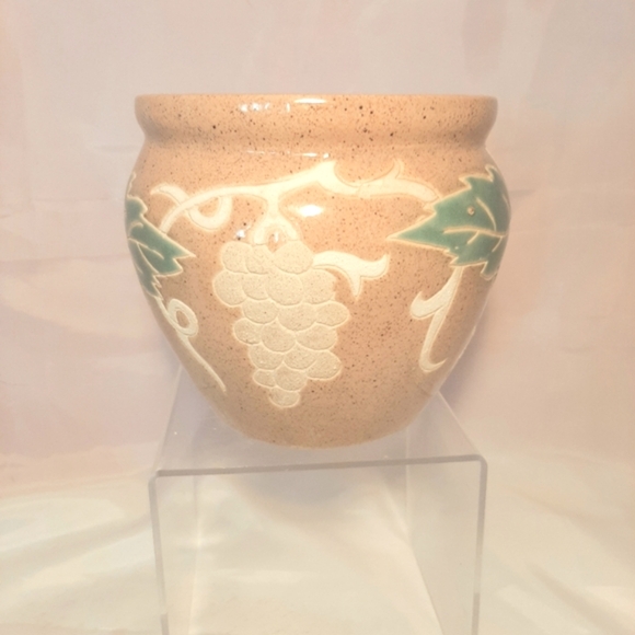 Signed Art Pottery Vase/Planter. Relief Textured Grapes/Leaves. Speckled Glaze - Picture 4 of 6